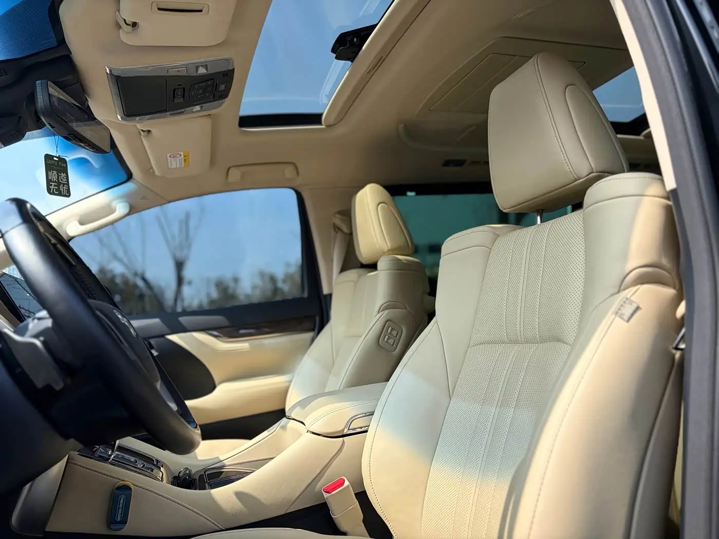 Toyota Alphard 2022 — Photo 6/17