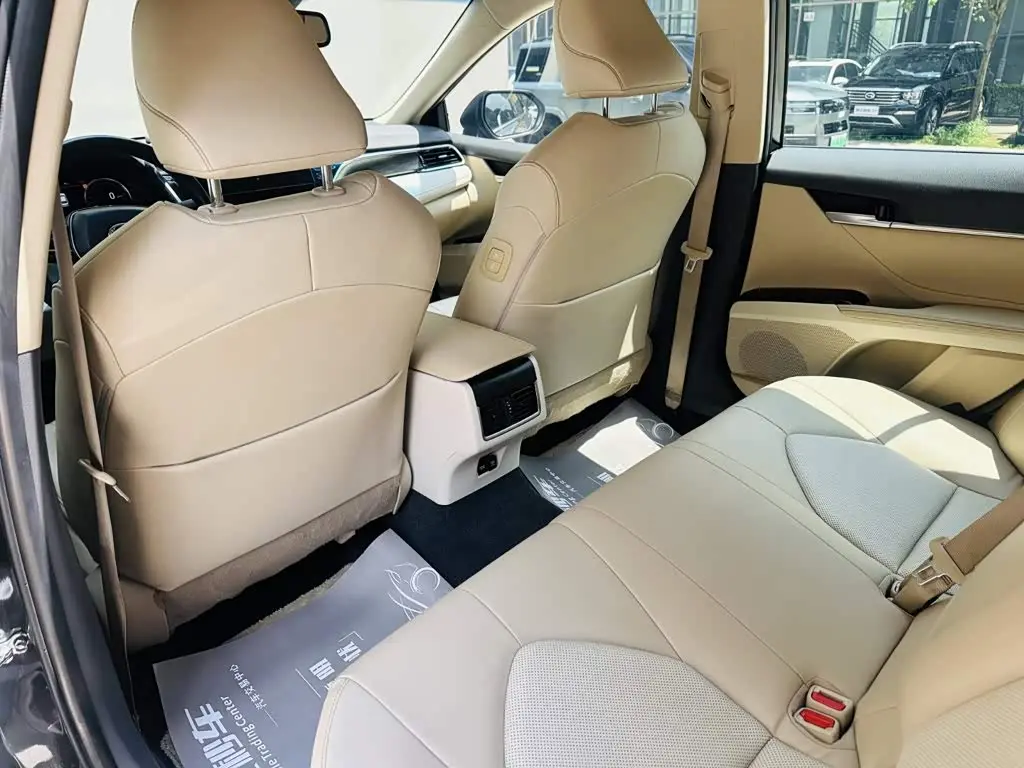 Toyota Camry 2022 — Şəkil 10/20