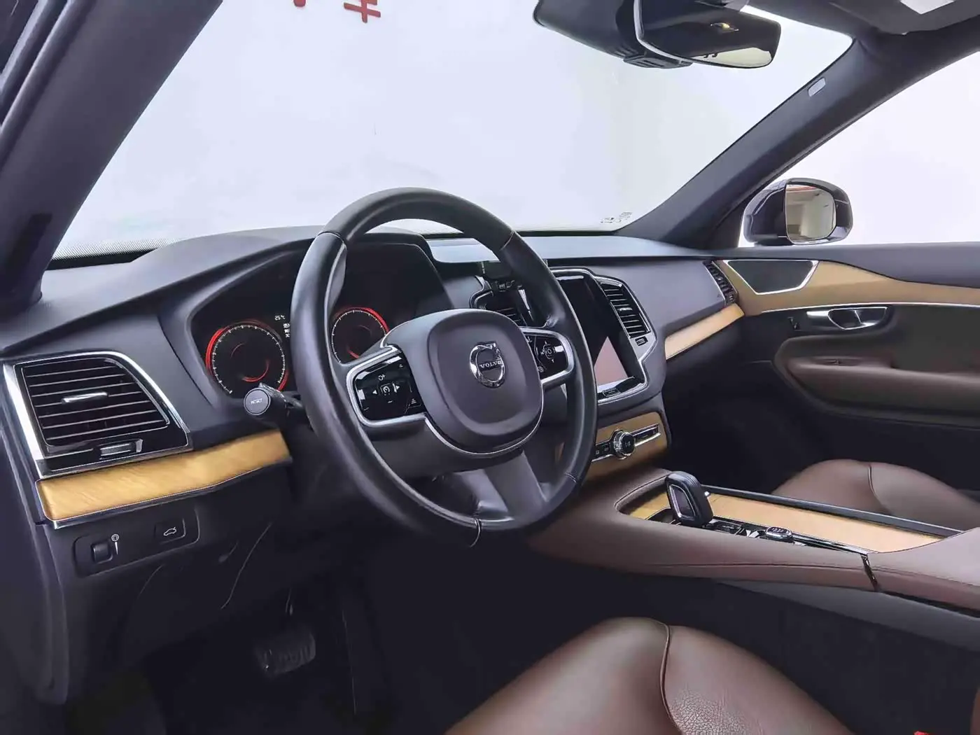 Volvo XC90 2020 — Photo 11/20