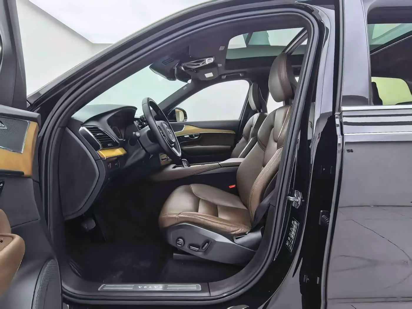 Volvo XC90 2020 — Photo 9/20
