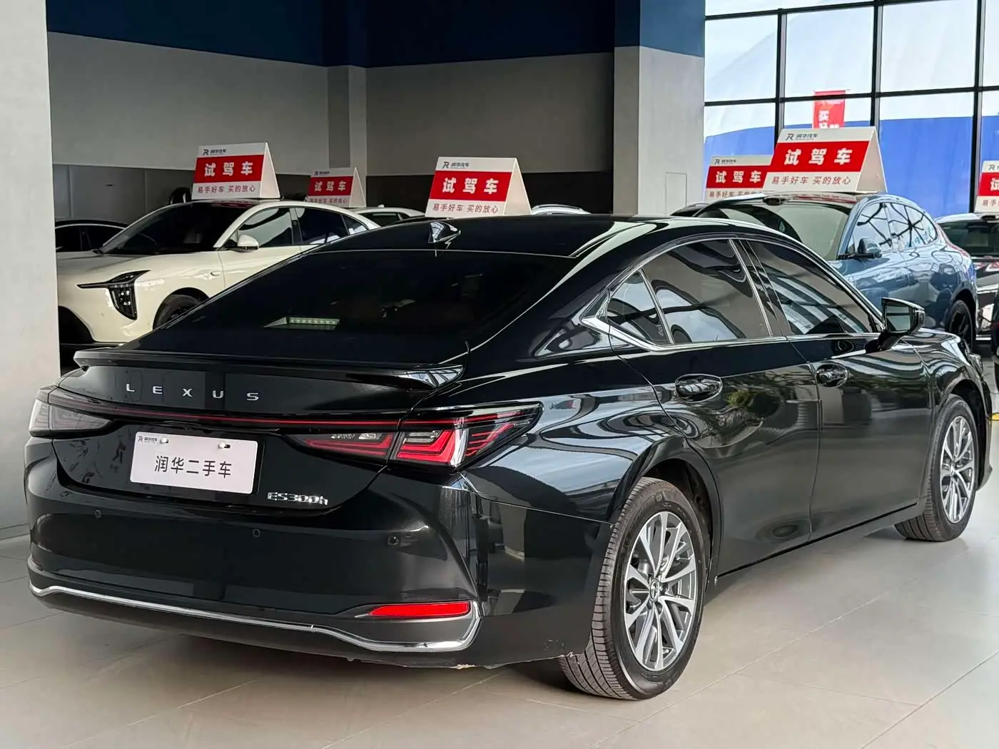 Lexus ES 2025 — Photo 5/16