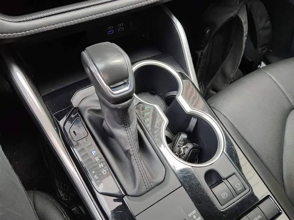 Toyota Highlander 2023 — Şəkil 13/20