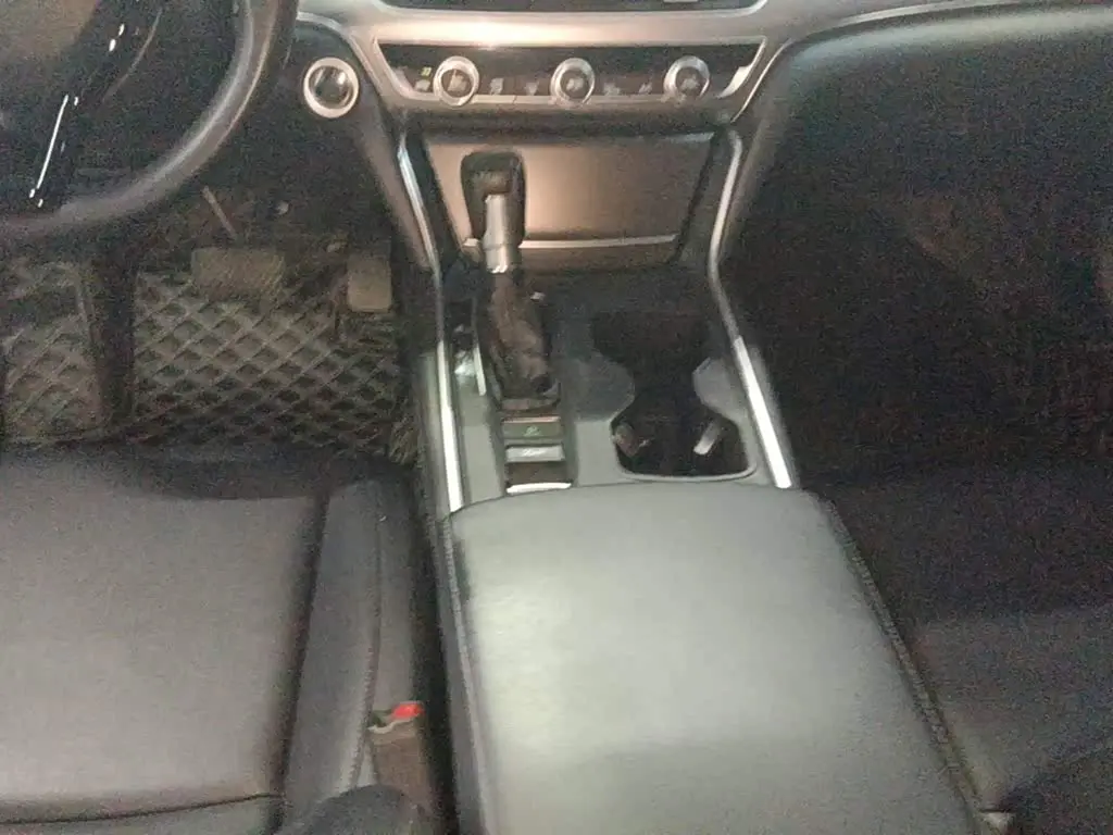 Honda Accord 2019 — Photo 10/20