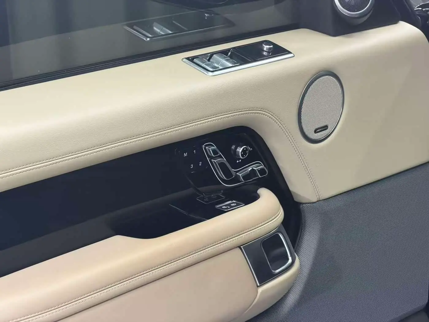 Land Rover Range Rover 2019 — Photo 5/13