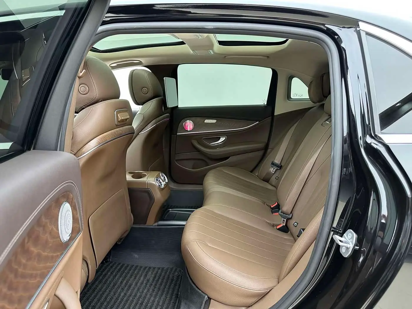 Mercedes-Benz E-Class 2019 — Şəkil 7/8