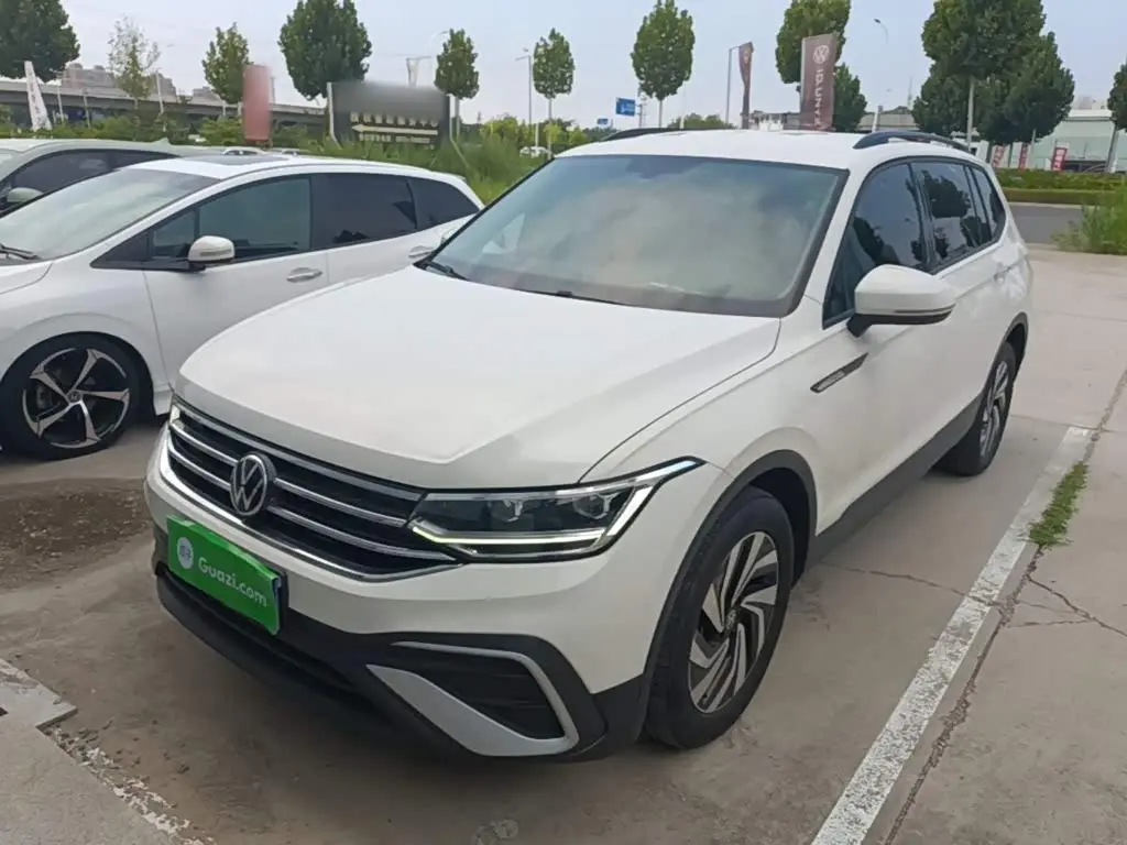 Volkswagen Tiguan L 2022 — Photo 2/20