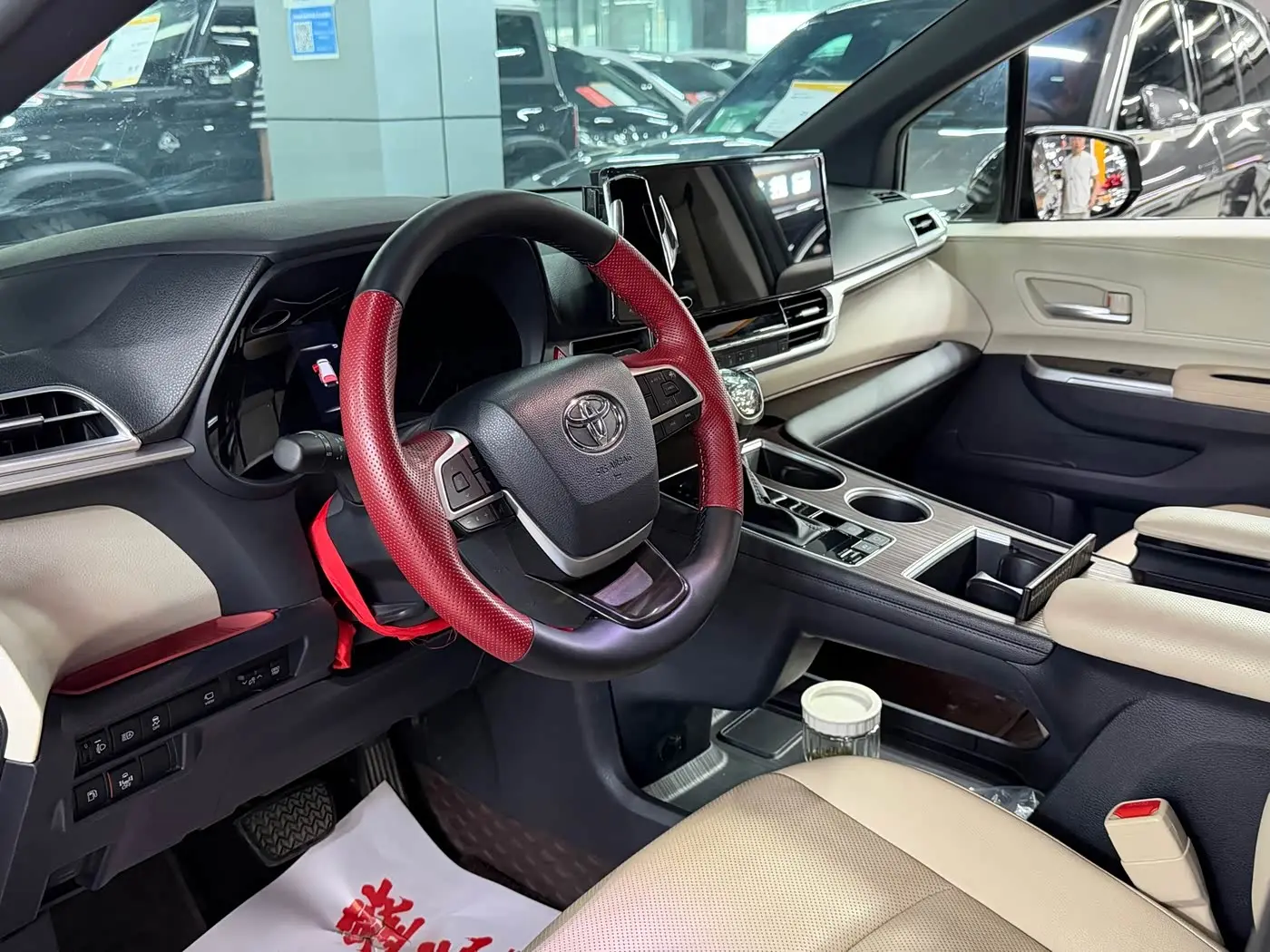 Toyota Granvia 2023 — Photo 10/16