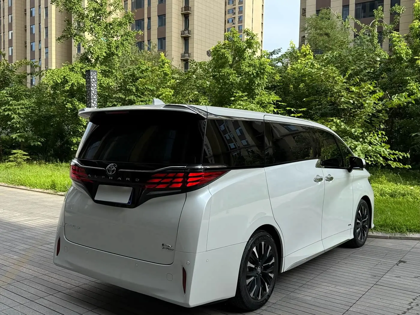Toyota Alphard 2023 — Şəkil 7/17
