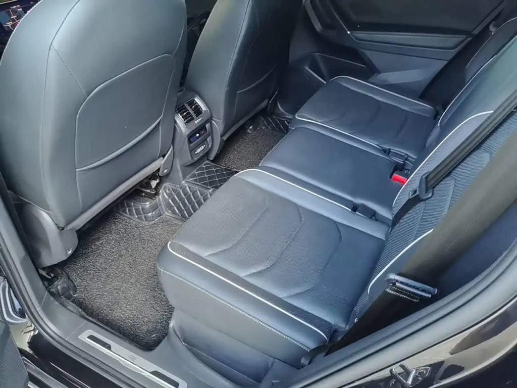 Volkswagen Tiguan L 2021 — Şəkil 17/20