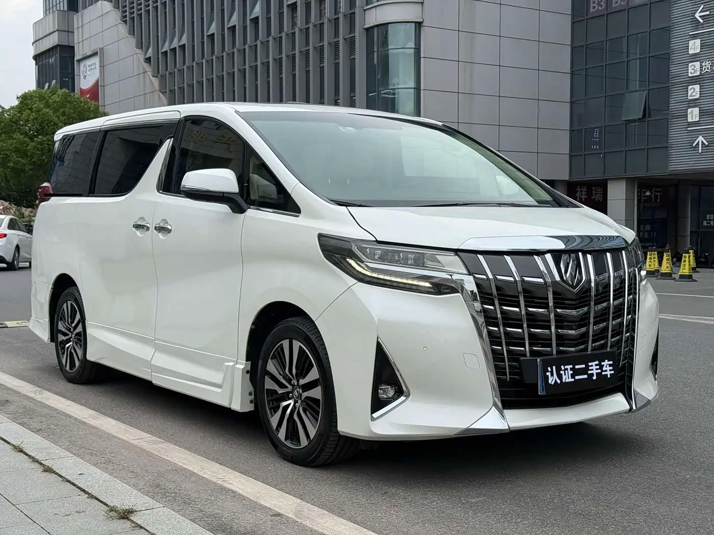 Toyota Alphard 2019 — Şəkil 3/16