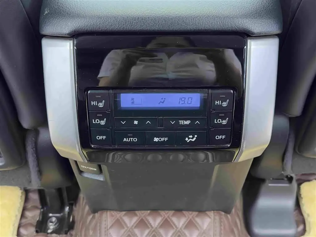 Toyota Prado 2019 — Photo 13/19