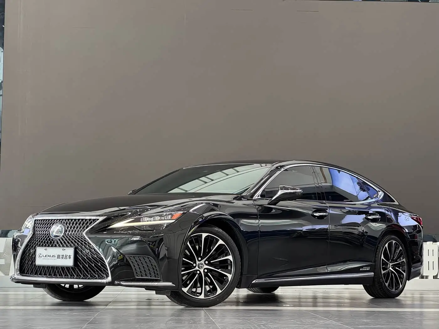 Lexus LS, 2021