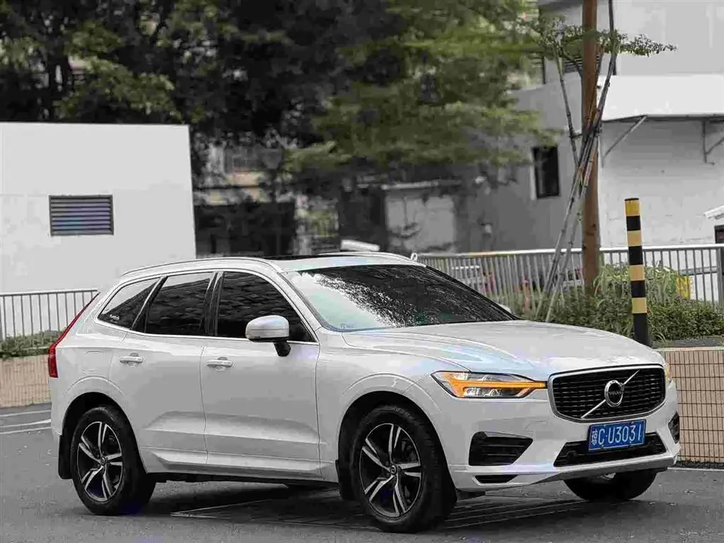 Volvo XC60 2019 — Фото 1/10