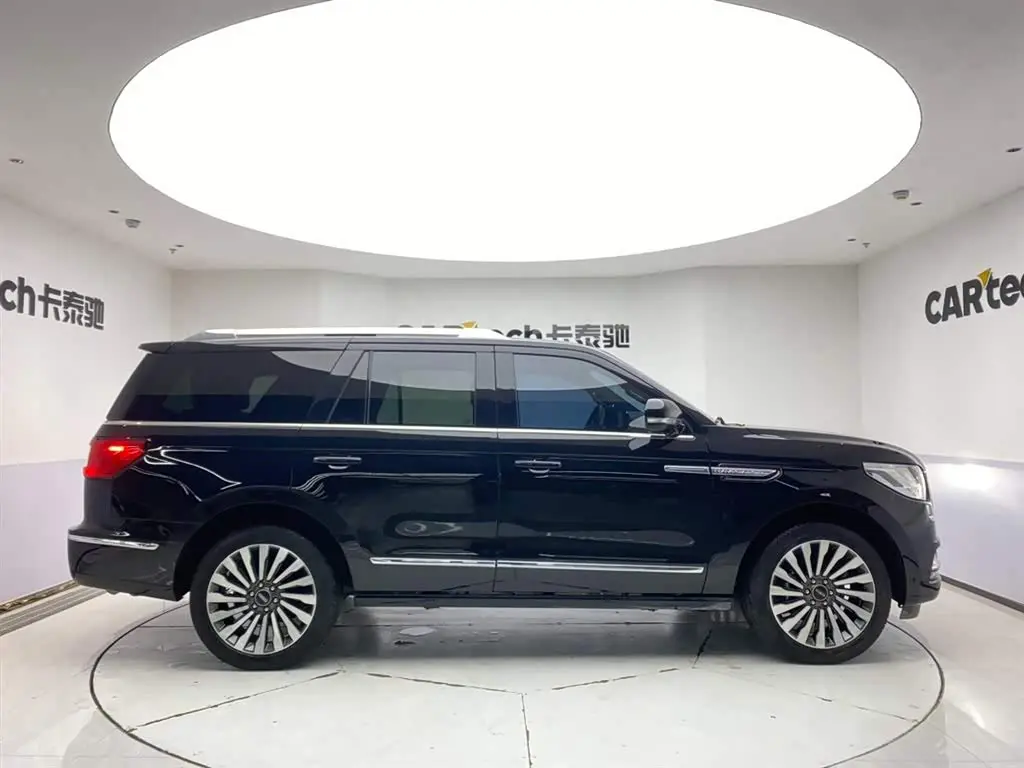 Lincoln Navigator 2021 — Photo 4/20