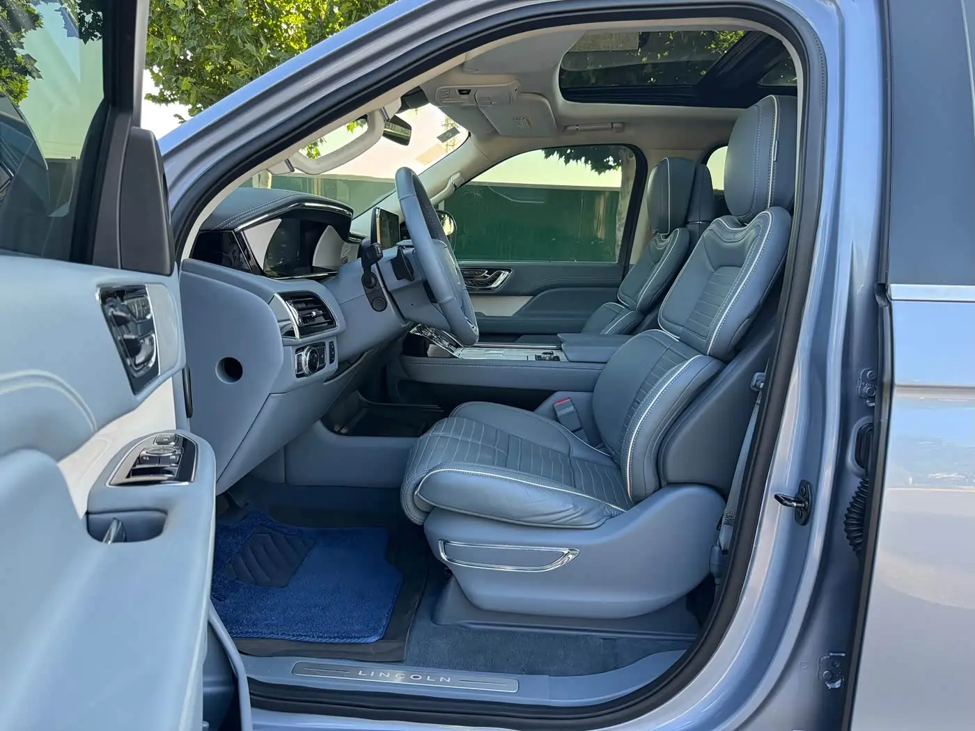 Lincoln Navigator 2019 — Photo 11/20