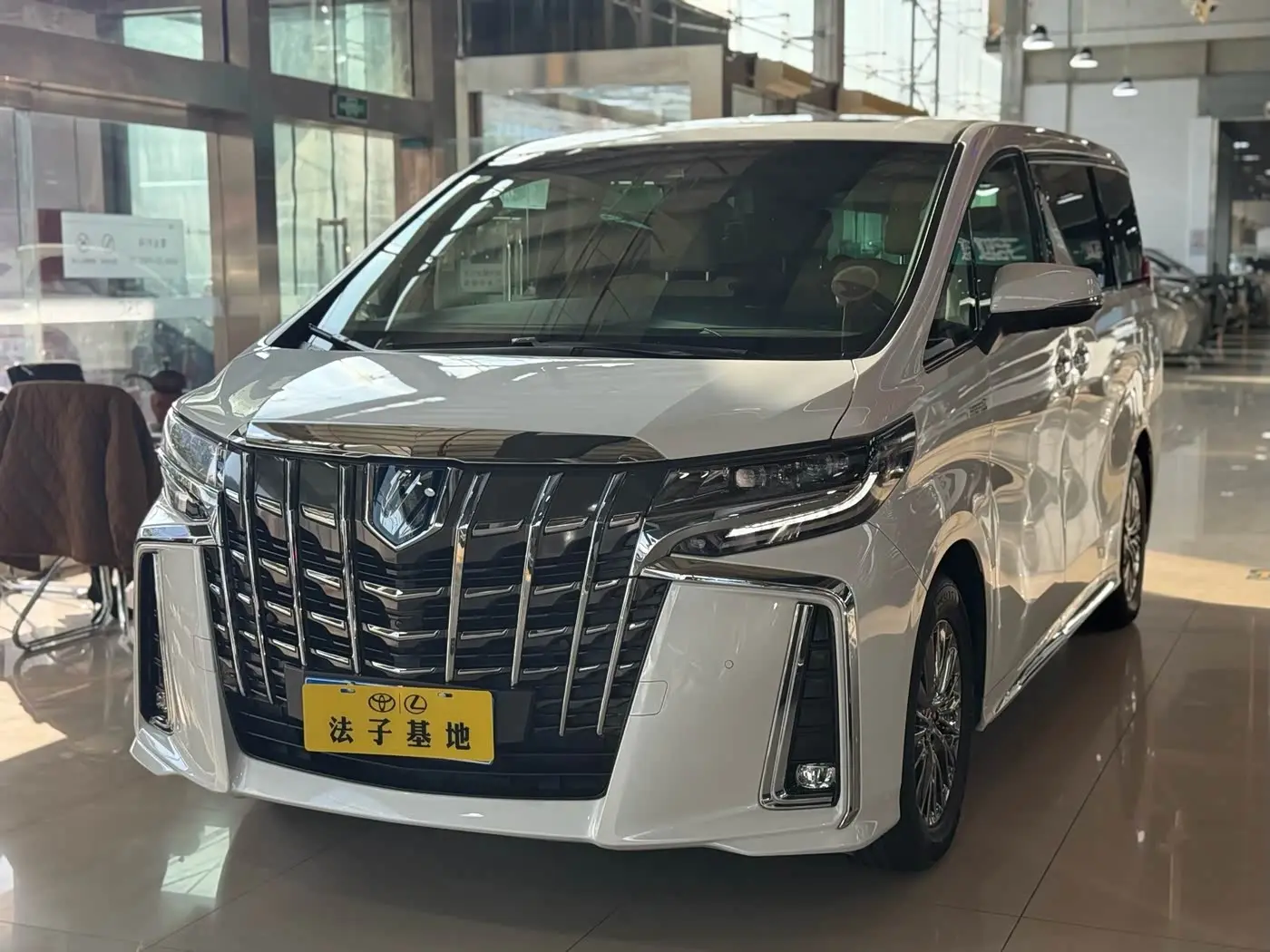 Toyota Alphard 2021 — Photo 3/20