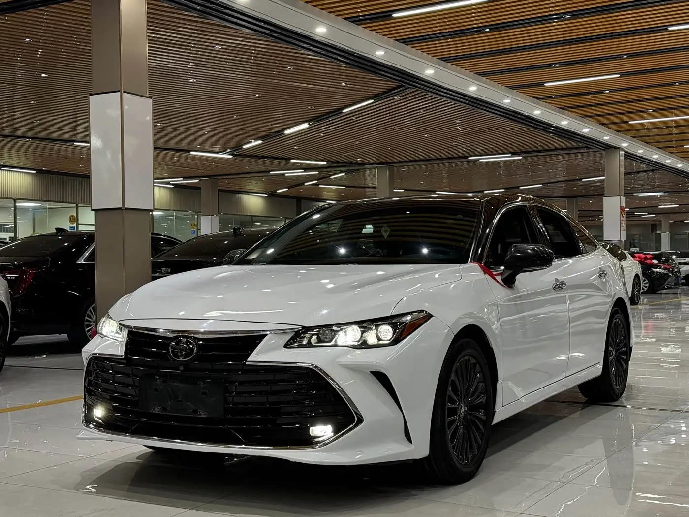Toyota Avalon 2021 — Фото 1/13