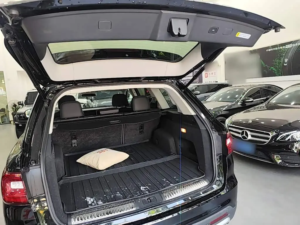Hongqi HS7 2021 — Photo 19/20