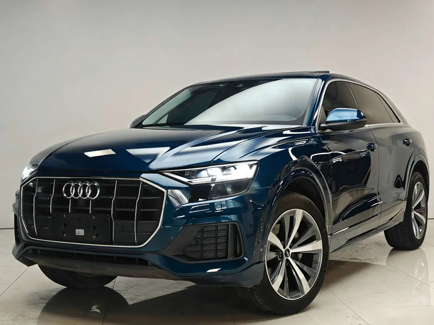 Audi Q8 2021 — Photo 1/20