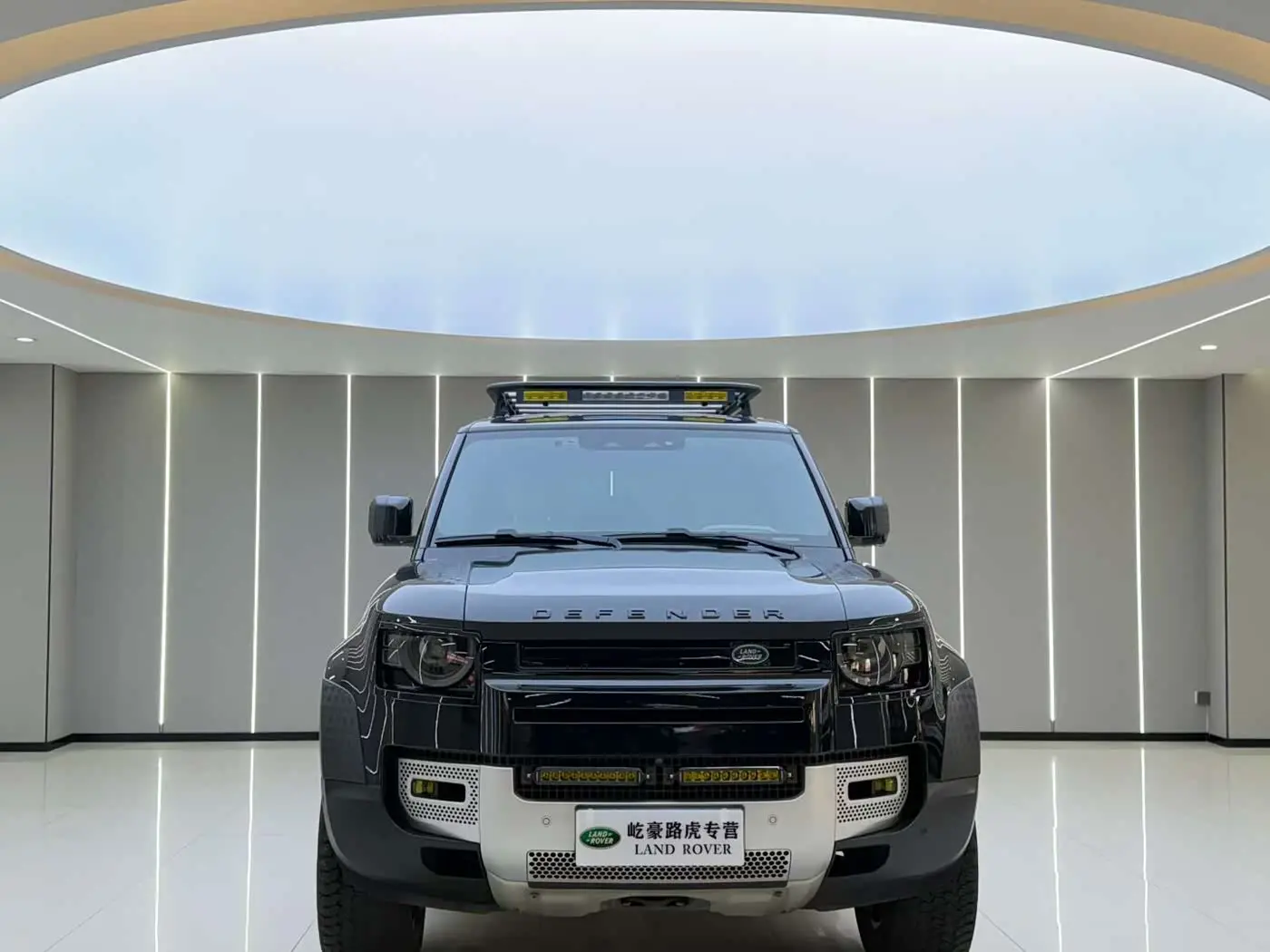 Land Rover Defender 2021 — Фото 2/9