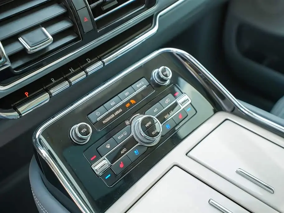 Lincoln Navigator 2019 — Photo 20/20