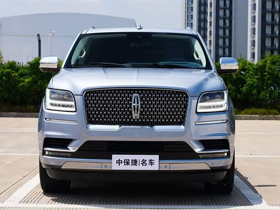Lincoln Navigator 2019 — Photo 3/20