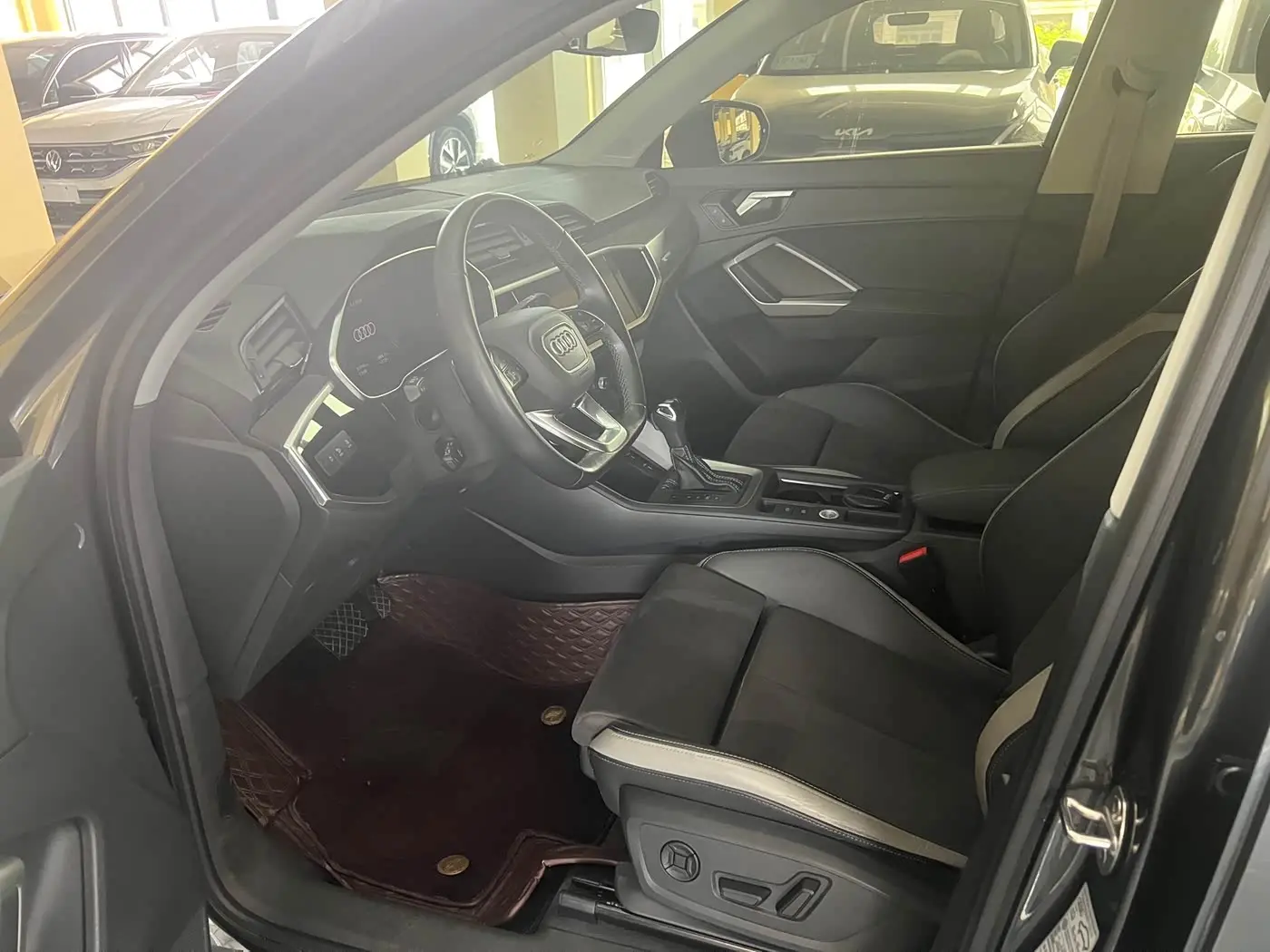 Audi Q3 2023 — Şəkil 12/19