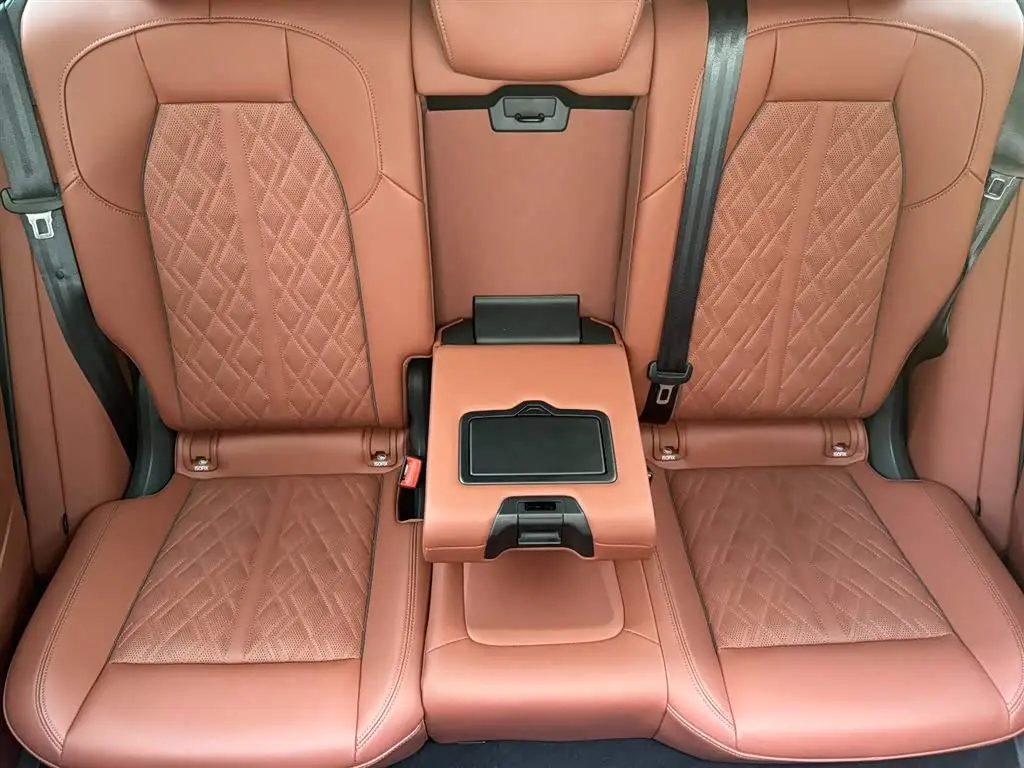 Audi Q5L 2025 — Photo 7/20