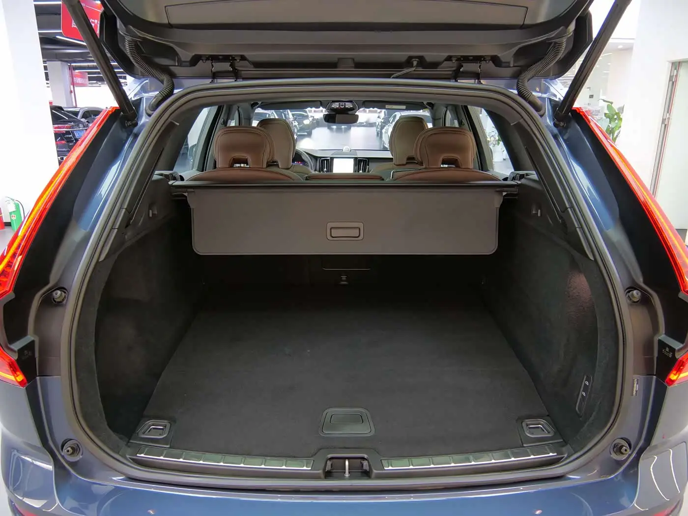 Volvo XC60 Plug-in Hybrid 2024 — Фото 19/20