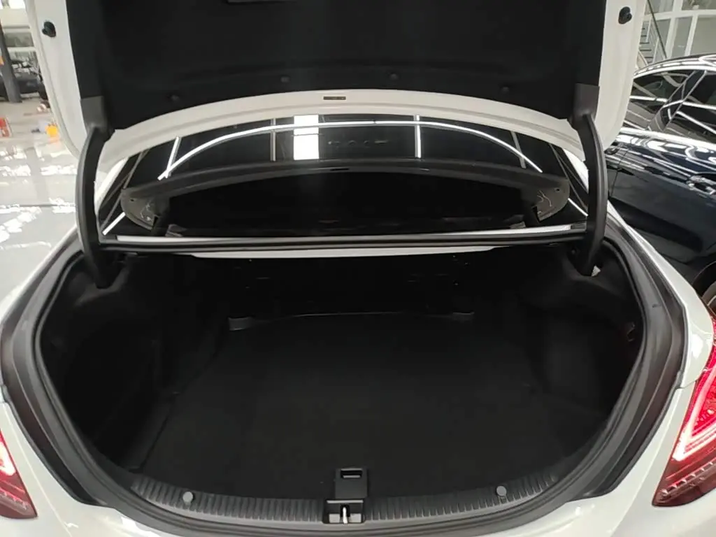 Mercedes-Benz C-Class 2021 — Photo 19/20
