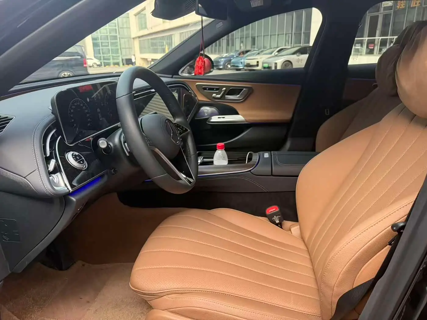 Mercedes-Benz E-Class 2025 — Photo 4/9