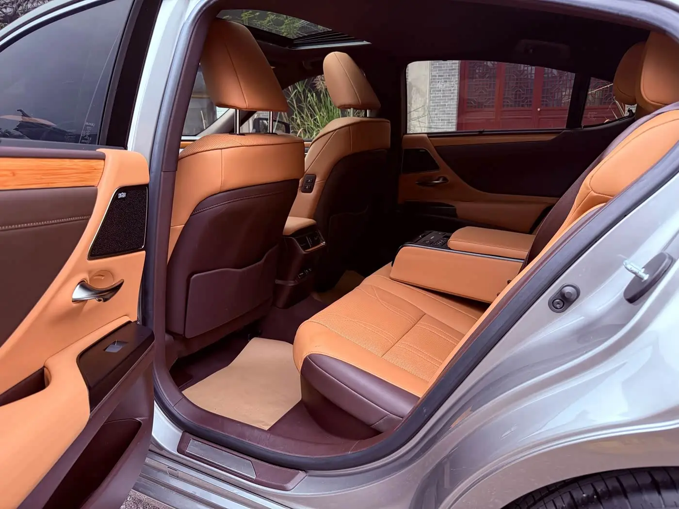 Lexus ES 2020 — Photo 17/20