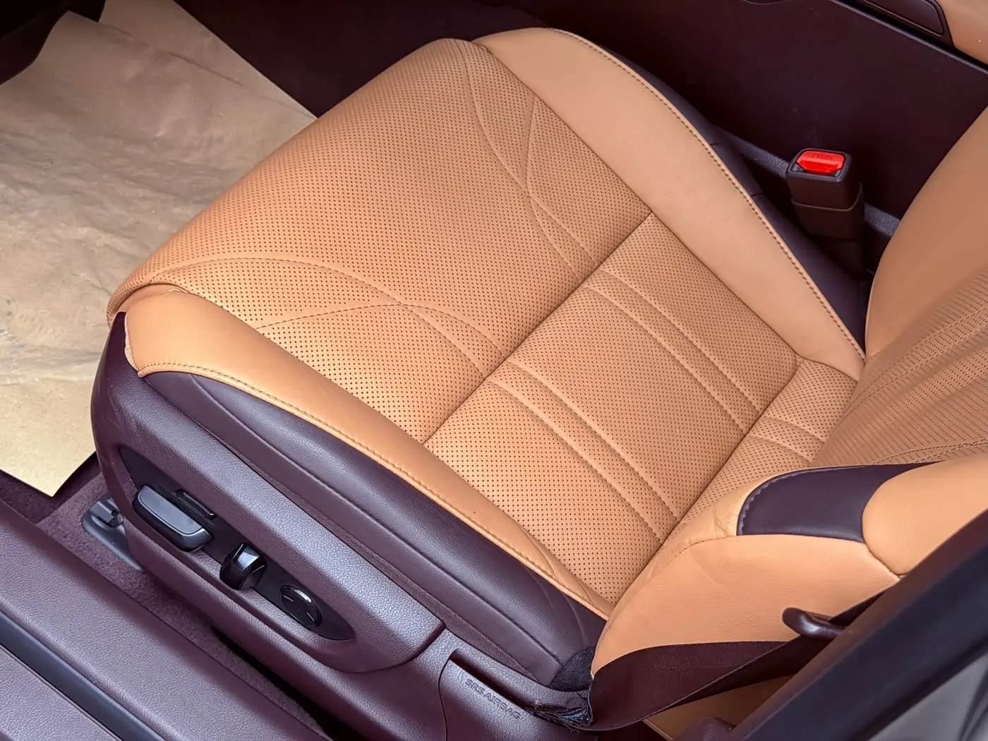 Lexus ES 2020 — Photo 9/20