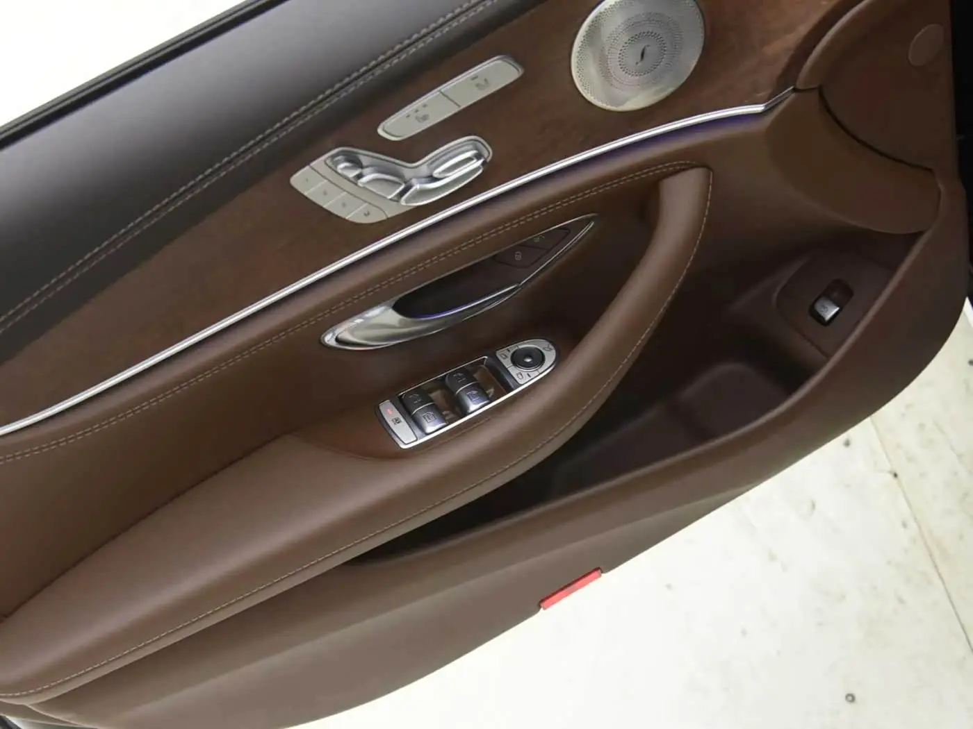 Mercedes-Benz E-Class 2021 — Photo 11/20