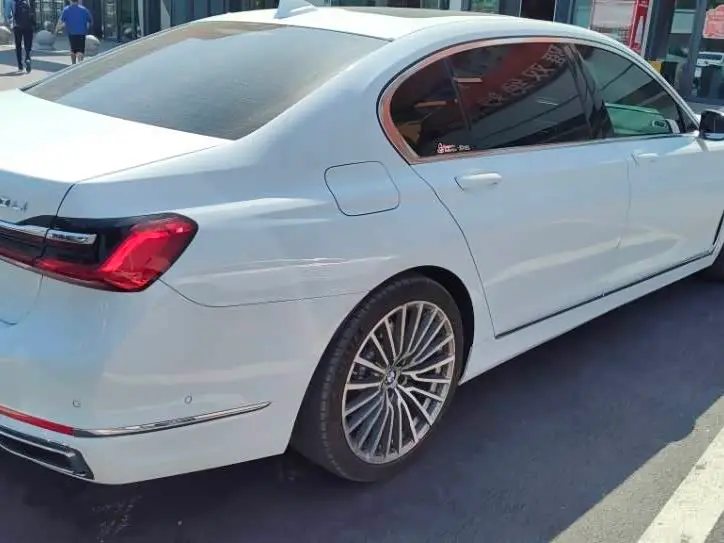 BMW 7 Series 2021 — Photo 6/12