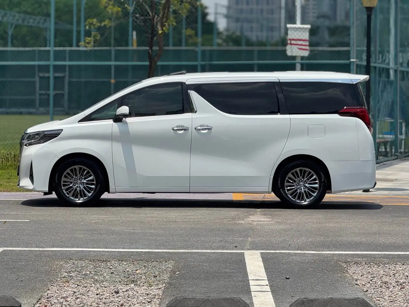 Toyota Alphard 2019 — Photo 3/20