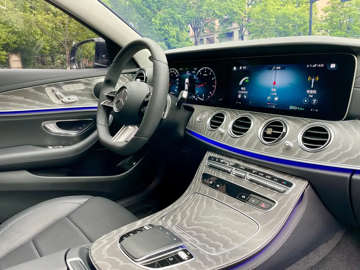 Mercedes-Benz E-Class 2023 — Фото 14/19