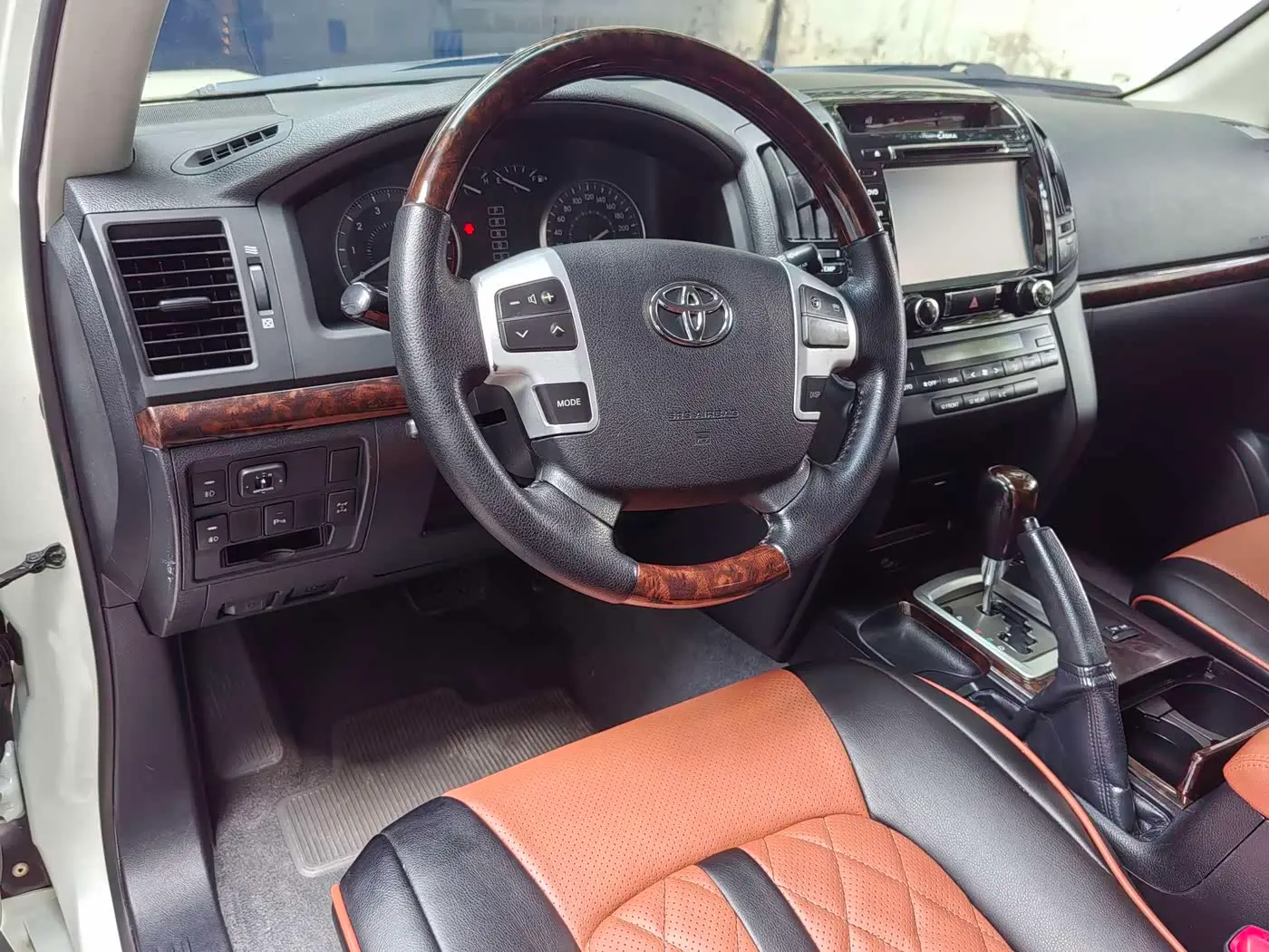 Toyota Land Cruiser 2016 — Photo 7/19