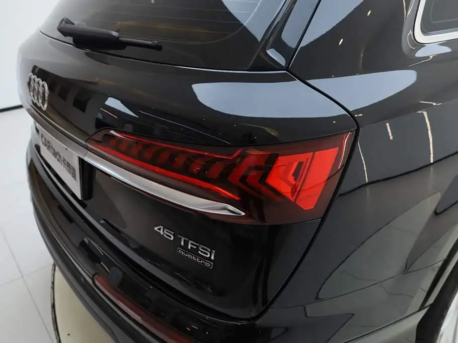 Audi Q7 2023 — Фото 11/20