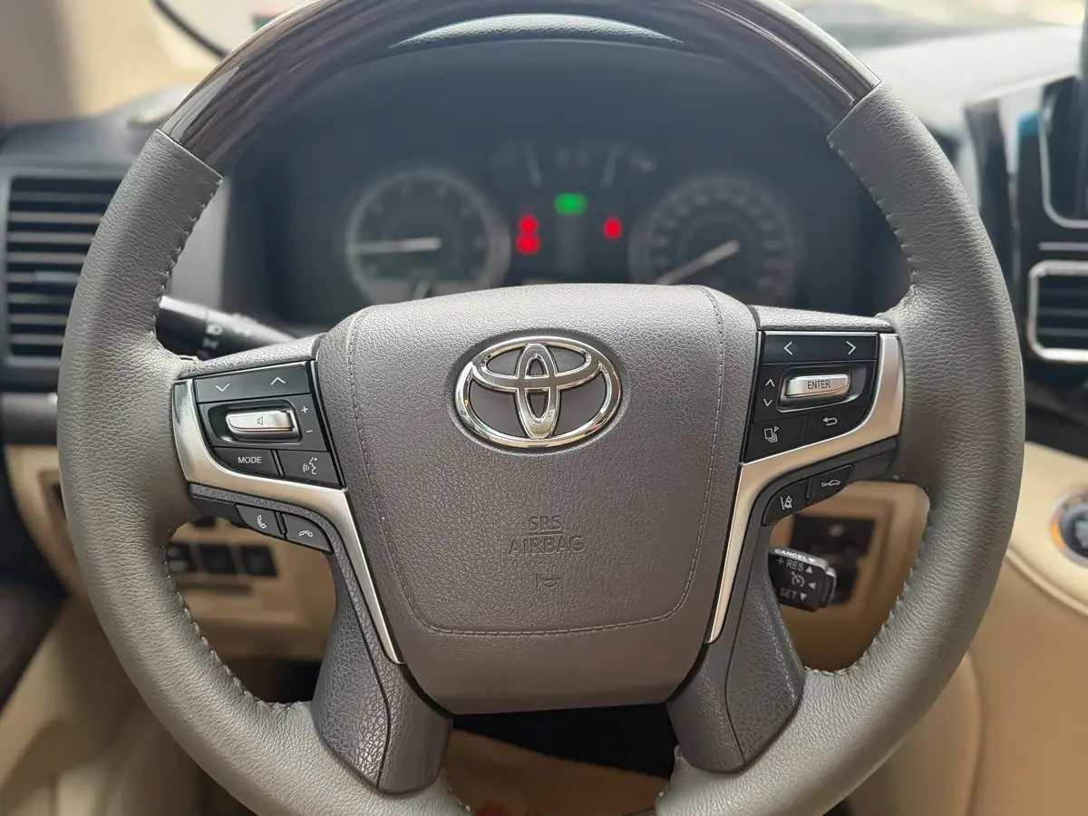 Toyota Land Cruiser 2016 — Photo 11/18