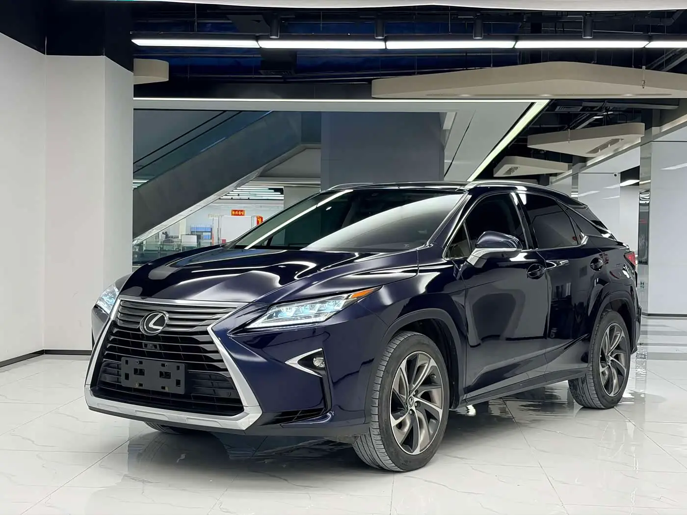 Lexus RX 2019 — Фото 1/20