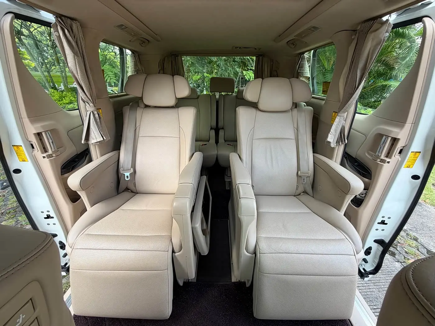 Toyota Alphard 2015 — Photo 10/15