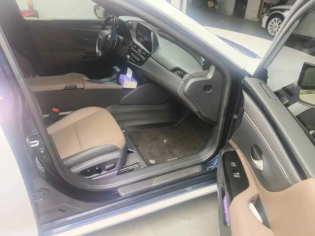 Lexus ES 2022 — Photo 13/13