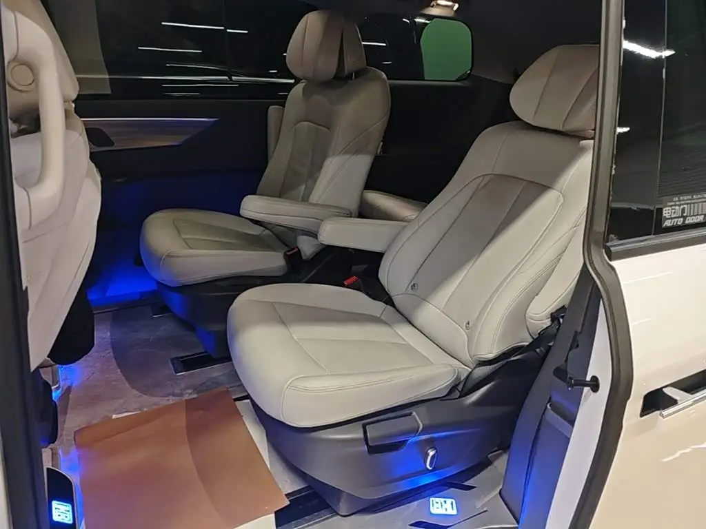 Buick GL8 2025 — Photo 17/20
