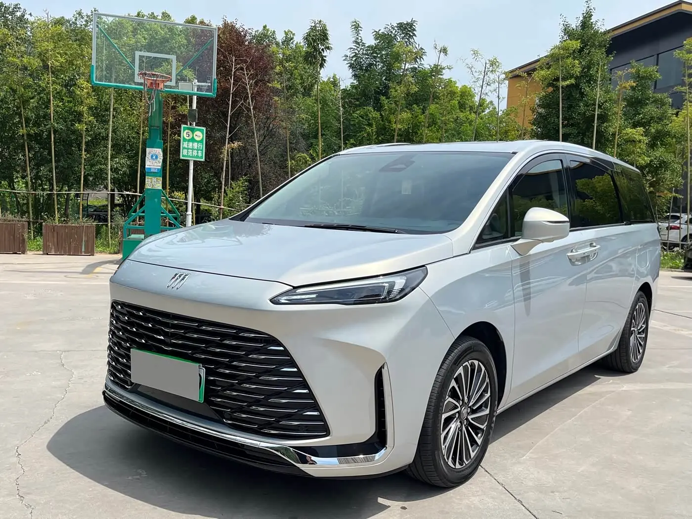 Buick GL8 New Energy 2025 — Photo 7/20
