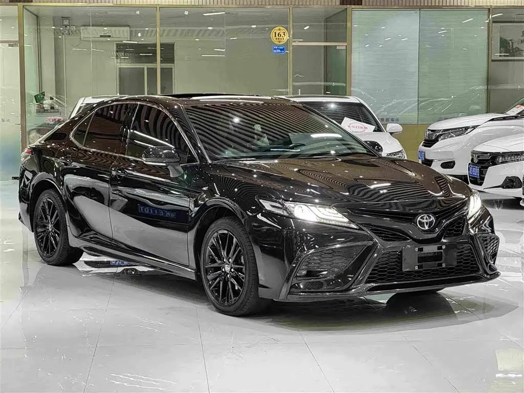 Toyota Camry 2023 — Photo 3/10
