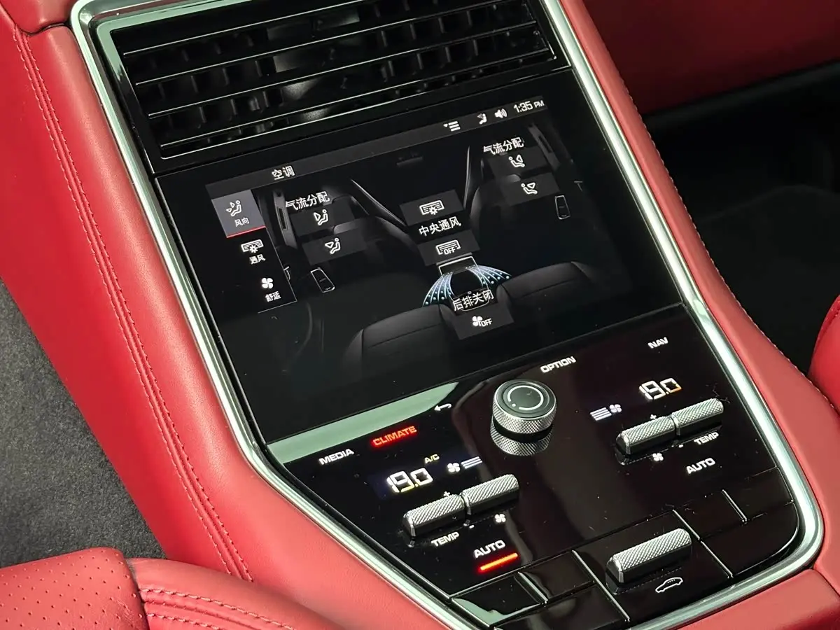 Porsche Panamera 2022 — ფოტო 17/20