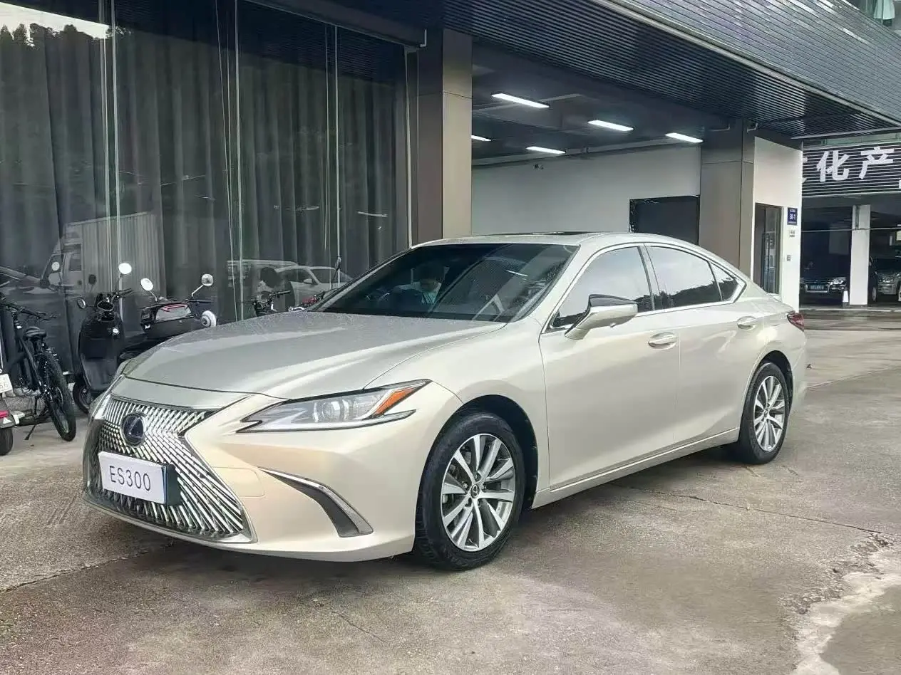 Lexus ES 2019 — Şəkil 1/9