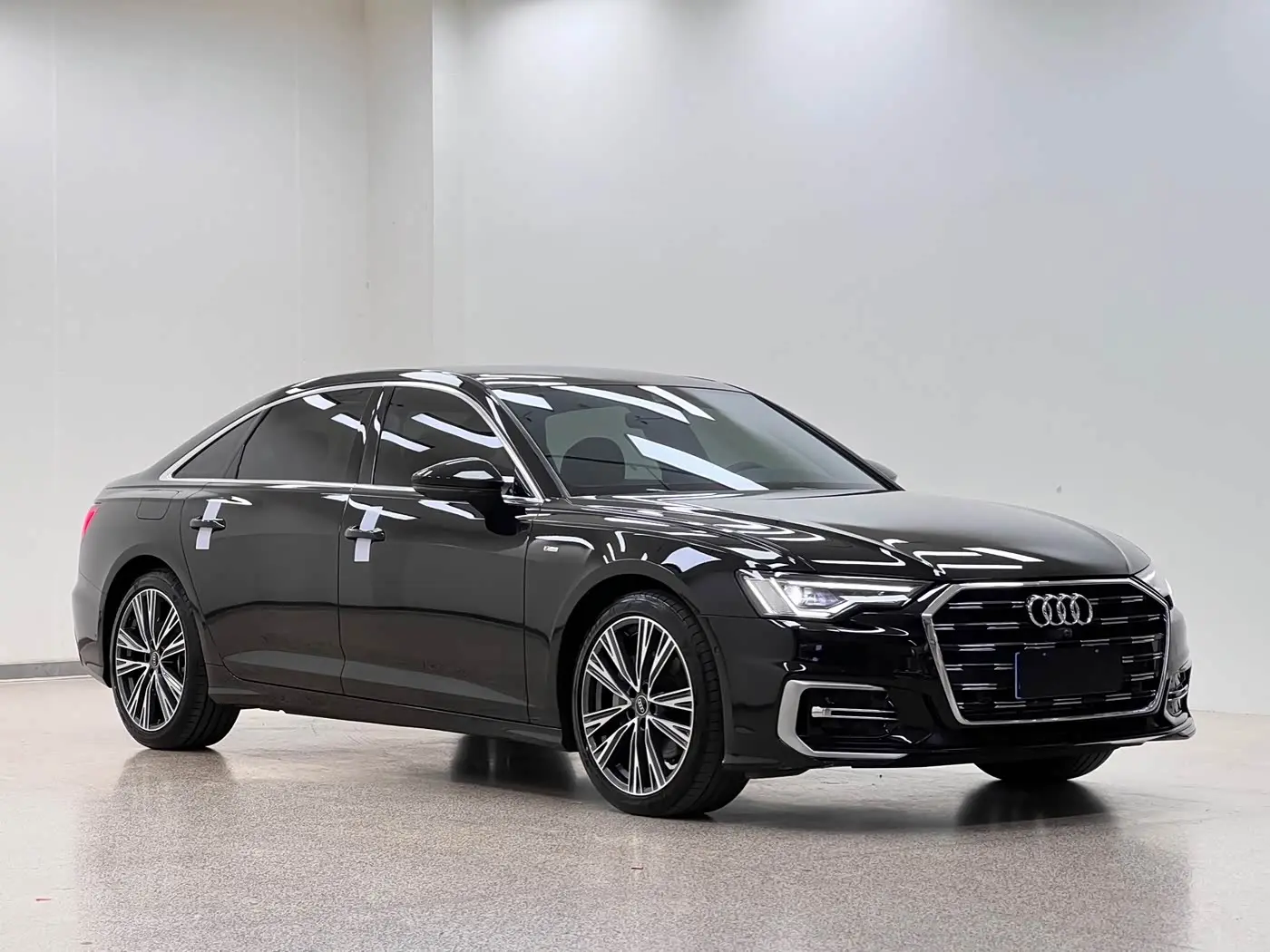 Audi A6L 2023 — Фото 3/20
