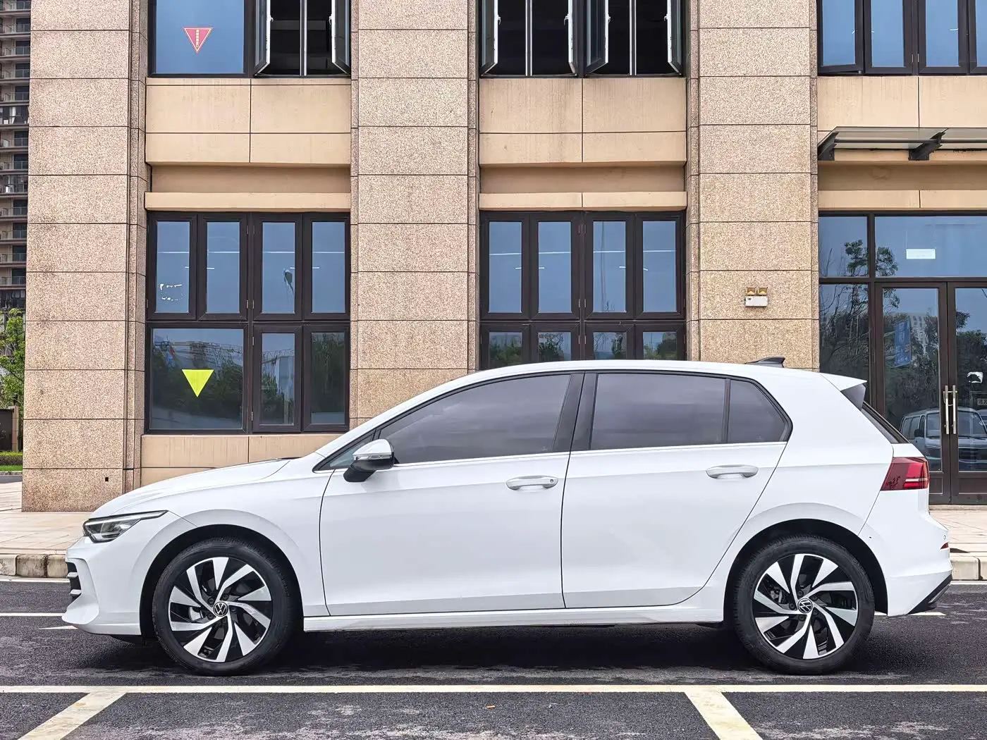 Volkswagen Golf 2025 — Şəkil 8/20
